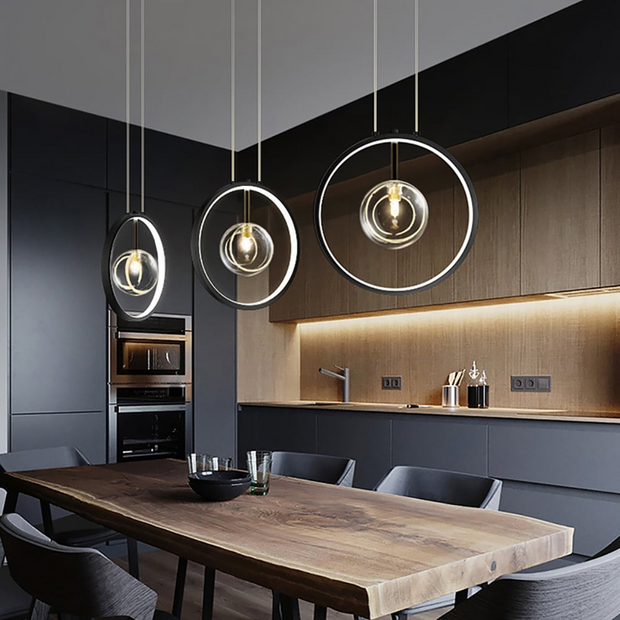 Moderne schwarze Pendelleuchte mit Glaskugel LED Beleuchtung