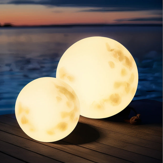Mondförmige Gartenlampe mit LED warmweiß wetterfest und USB aufladbar