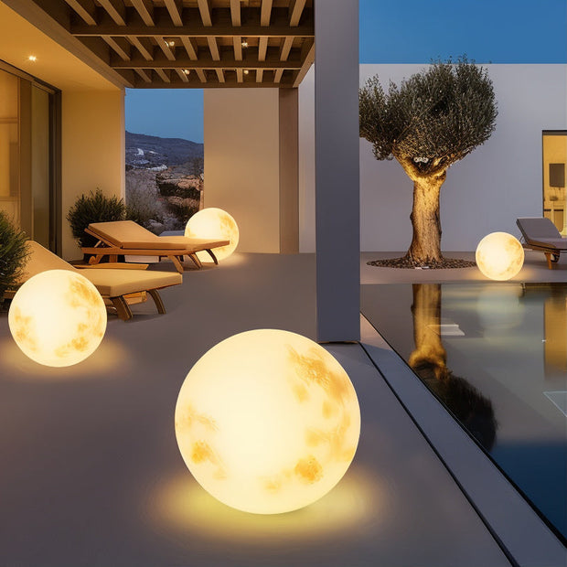 Mondförmige Gartenlampe mit LED warmweiß wetterfest und USB aufladbar
