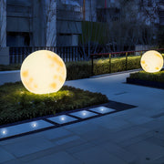 Mondförmige Gartenlampe mit LED warmweiß wetterfest und USB aufladbar