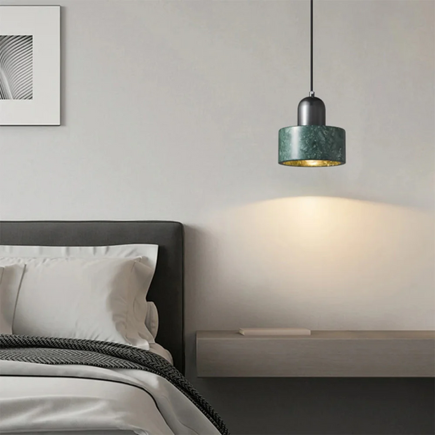 Marmor Hängelampe für Wohnzimmer und Esstisch mit Messing Akzenten