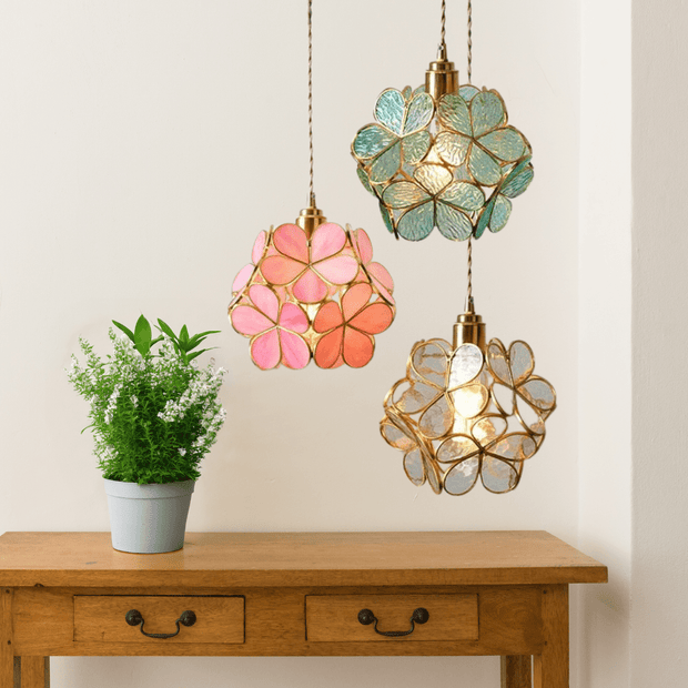 Romantische Blüten Hängelampe aus Glas mit LED Beleuchtung für Schlafzimmer und Esszimmer