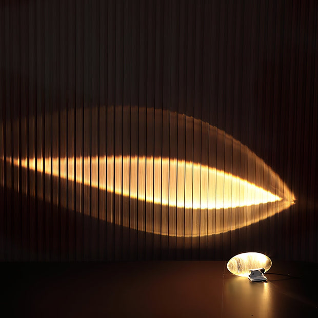 Elegante Tischlampe mit klarem Licht für stilvolle Innenräume