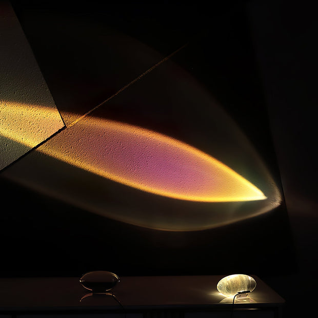 Elegante Tischlampe mit klarem Licht für stilvolle Innenräume