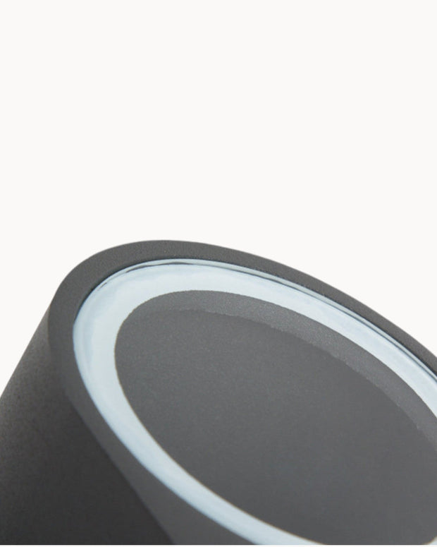 SchwarzSchein Wandleuchte – Minimalistisch Schwarz – Metall und Glas – LED für Hal und Garten