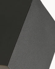 SchwarzSchein Wandleuchte – Minimalistisch Schwarz – Metall und Glas – LED für Hal und Garten