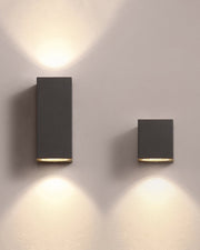 SchwarzSchein Wandleuchte – Minimalistisch Schwarz – Metall und Glas – LED für Hal und Garten