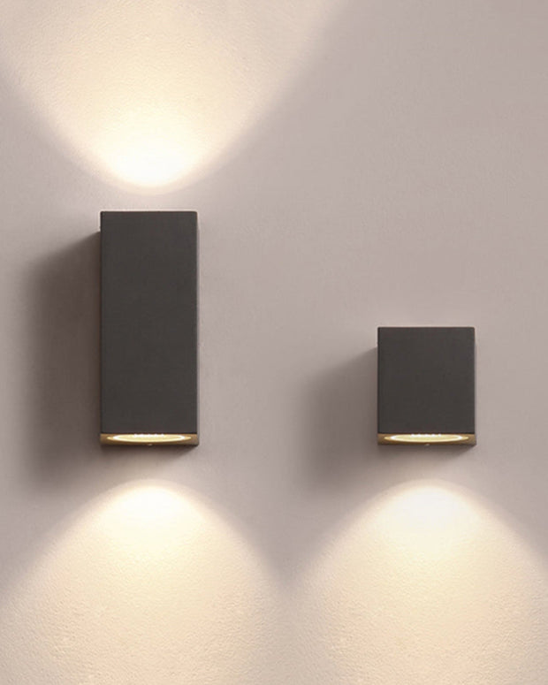 SchwarzSchein Wandleuchte – Minimalistisch Schwarz – Metall und Glas – LED für Hal und Garten