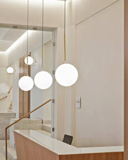 LichtKugel Eleganz Pendelleuchte – Art-Deco-Stil aus Messing und Glas, E27 LED, Durchmesser 20 cm/35 cm