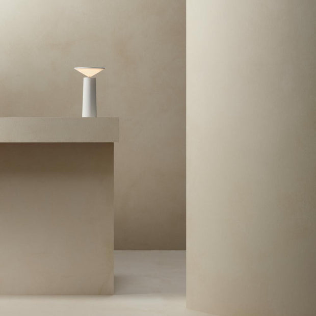 LumoFlex LED Tischleuchte modern dimmbar tragbar für Büro und Zuhause