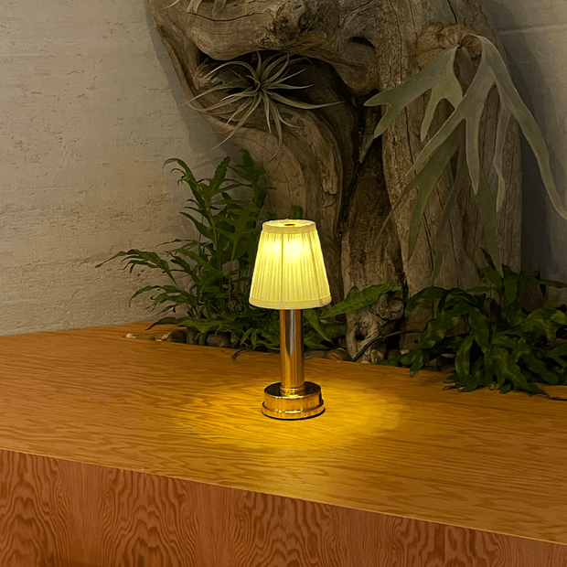 LumiStoff LED Tischleuchte dimmbar kabellos mit Stoffschirm für Wohnzimmer und Schlafzimmer