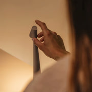 Kabellose LED Tischlampe dimmbar modern tragbar mit Akku für Innen und Außen