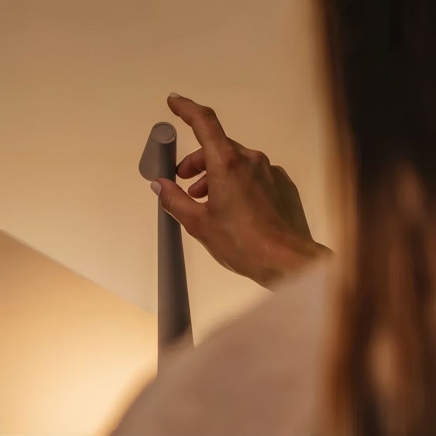Kabellose LED Tischlampe dimmbar modern tragbar mit Akku für Innen und Außen