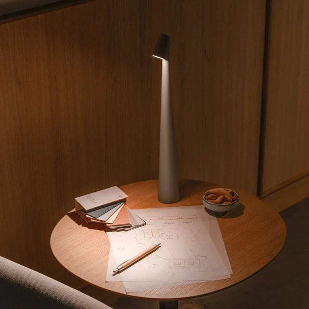 Kabellose LED Tischlampe dimmbar modern tragbar mit Akku für Innen und Außen