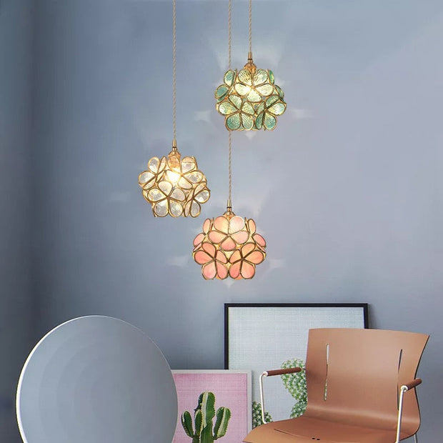 Romantische Blüten Hängelampe aus Glas mit LED Beleuchtung für Schlafzimmer und Esszimmer