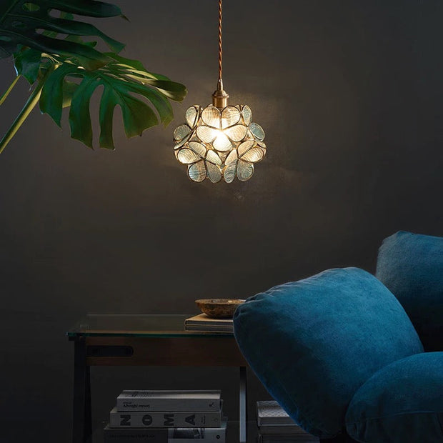 Romantische Blüten Hängelampe aus Glas mit LED Beleuchtung für Schlafzimmer und Esszimmer